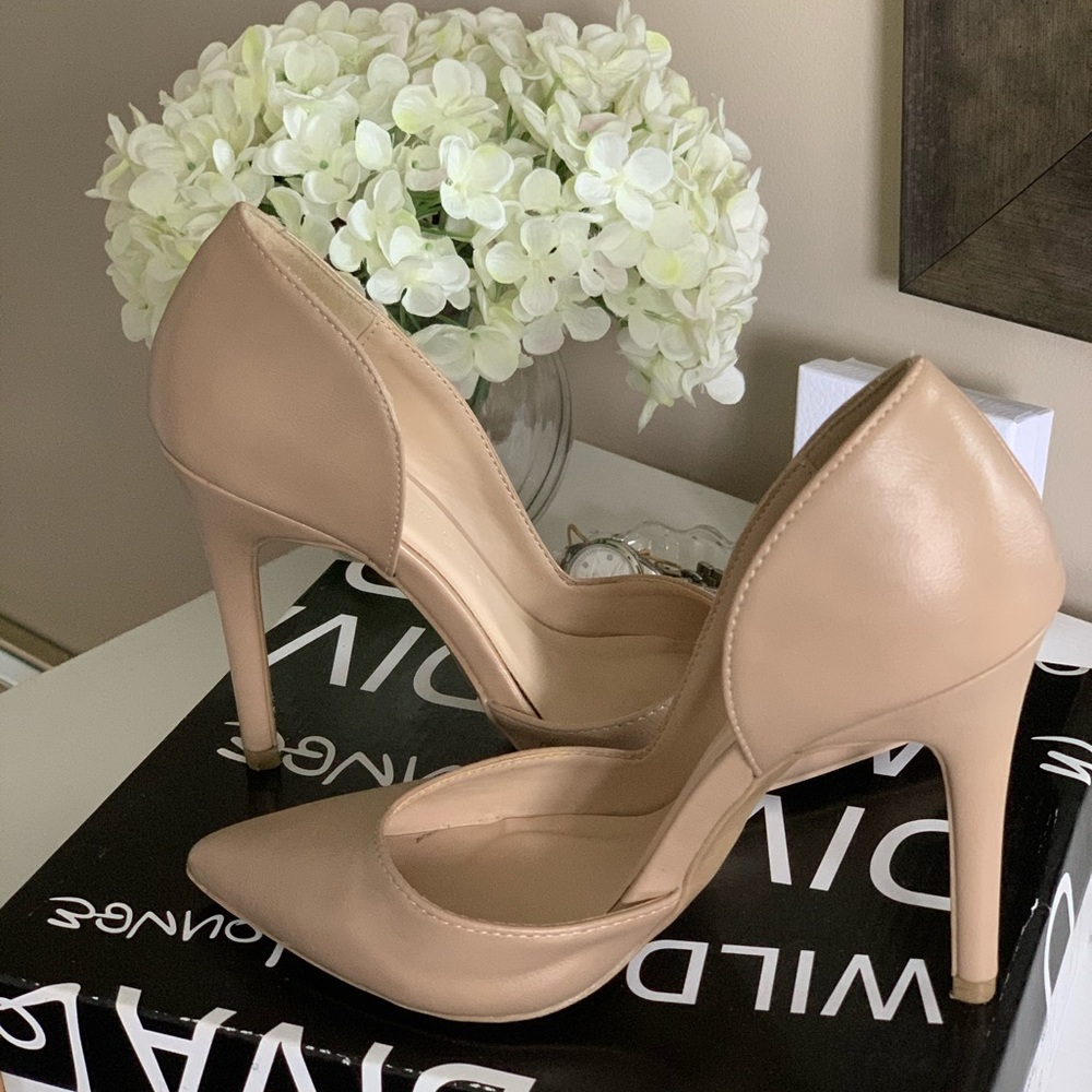 Nude pumps